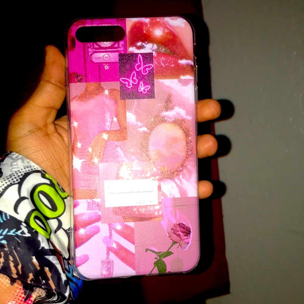 Hi I’m selling this cute Athletic iPhone case